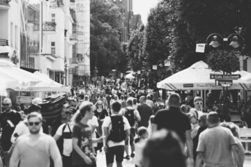 FI - Space in the Midst of Crowds - New