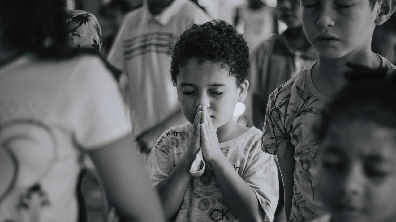 Should We Necessarily Close Our Eyes When Praying?